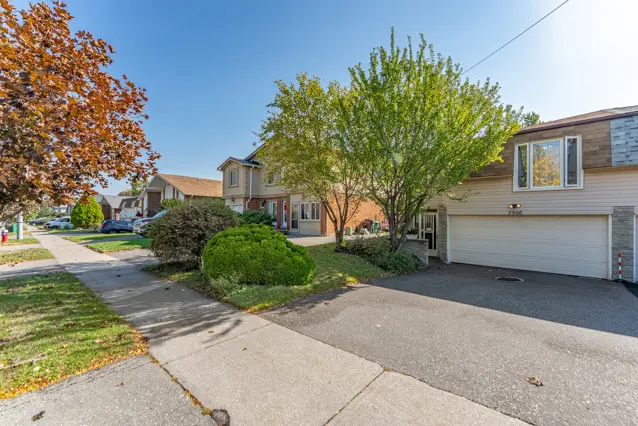 Semi-Detached For sale in Erin Mills