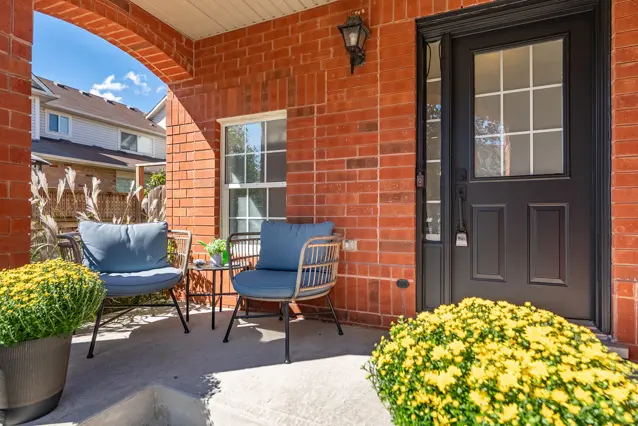 407 Baverstock Crescent photo 3